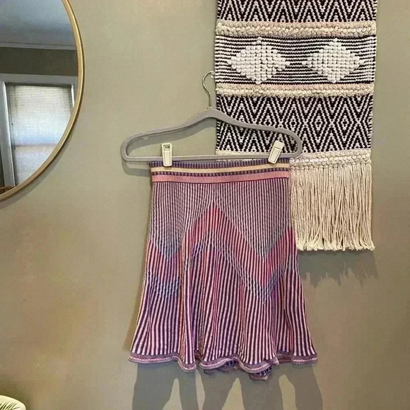 BCBGMaxAzria ORANGE AND BLUE PATTERNED MINI SKIRT - Picture 2 of 6